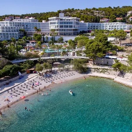 Luxor Hvar - Main Square هفار